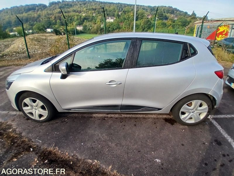 Renault Clio IV – Diesel – 2016-205 826 km - Autó: 2 kép. Renault Clio IV – Diesel – 2016-205 826 km - Autó: 2 kép.