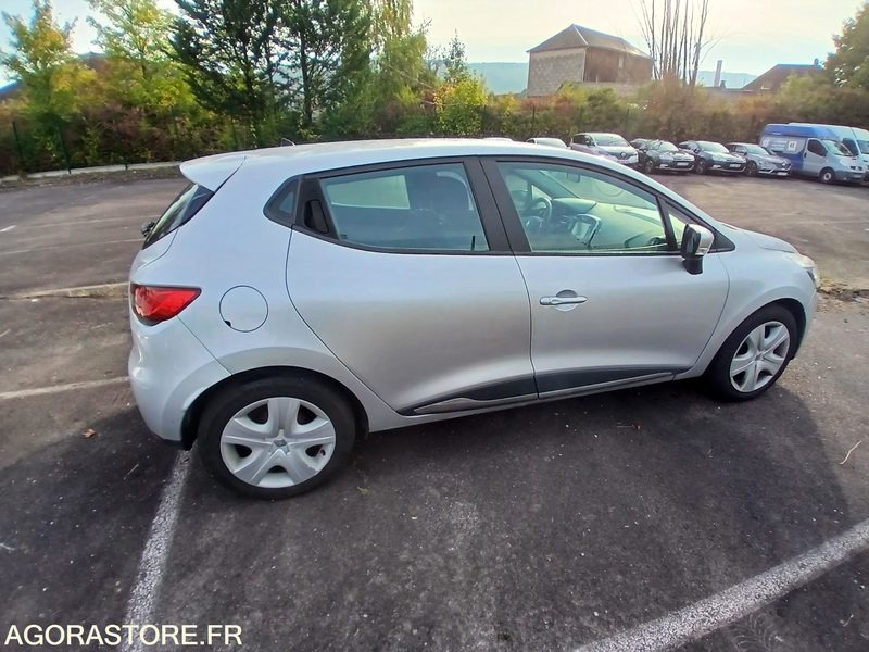 Renault Clio IV – Diesel – 2016-205 826 km - Autó: 3 kép. Renault Clio IV – Diesel – 2016-205 826 km - Autó: 3 kép.