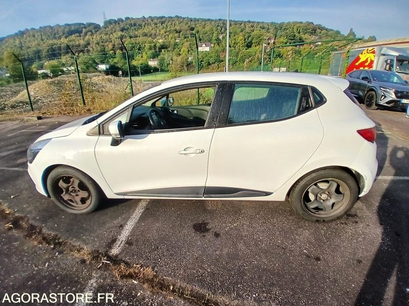 Renault Clio IV – Diesel – 2016-214 290 km - Autó: 5 kép. Renault Clio IV – Diesel – 2016-214 290 km - Autó: 5 kép.