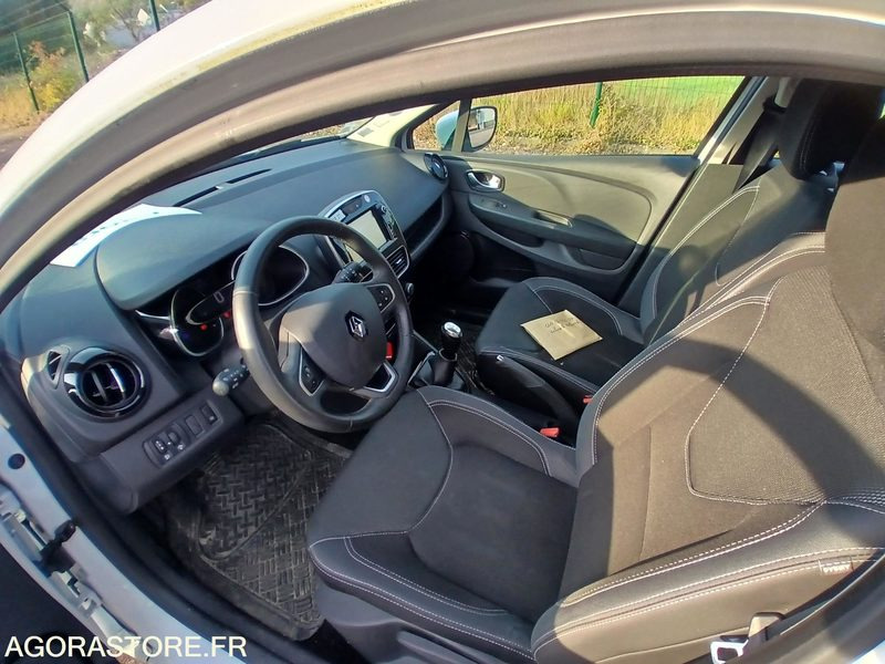 Renault Clio IV – Diesel – 2016-214 290 km - Autó: 3 kép. Renault Clio IV – Diesel – 2016-214 290 km - Autó: 3 kép.