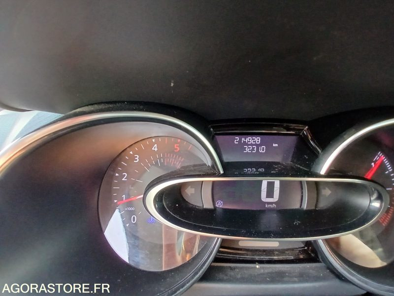 Renault Clio IV – Diesel – 2016-214 290 km - Autó: 2 kép. Renault Clio IV – Diesel – 2016-214 290 km - Autó: 2 kép.