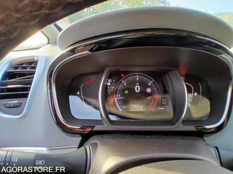 Renault Espace – Diesel – 2019-228 763 km - Autó: 2 kép. Renault Espace – Diesel – 2019-228 763 km - Autó: 2 kép.