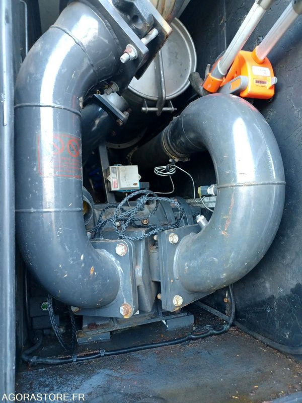 Renault Hydrocureur 19T - CN-620-BD - Vente Export Exclusivement - Szippantós autó: 4 kép. Renault Hydrocureur 19T - CN-620-BD - Vente Export Exclusivement - Szippantós autó: 4 kép.