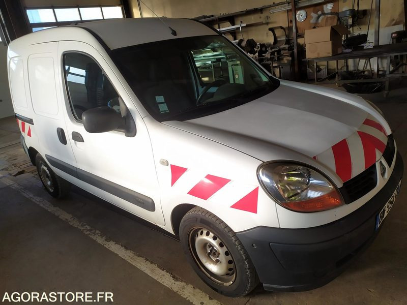 Renault KANGOO DCI 198610kms 2006 - Kis furgon: 4 kép. Renault KANGOO DCI 198610kms 2006 - Kis furgon: 4 kép.