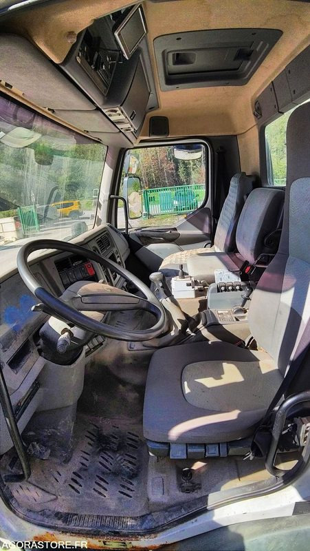 Renault KERAX 2004 - 252967 kms - Billenőplatós kisteherautó: 5 kép. Renault KERAX 2004 - 252967 kms - Billenőplatós kisteherautó: 5 kép.