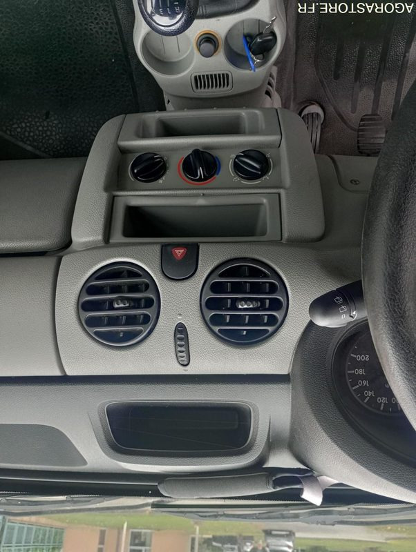 Renault Kangoo 2004 62013 kms - Kis furgon: 4 kép. Renault Kangoo 2004 62013 kms - Kis furgon: 4 kép.