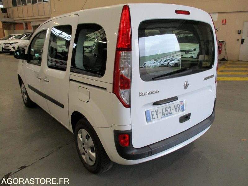 Renault Kangoo 5 places - 2018 - 89960 kms - Autó: 4 kép. Renault Kangoo 5 places - 2018 - 89960 kms - Autó: 4 kép.