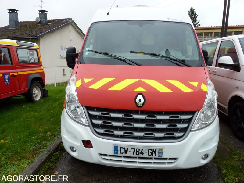 Renault Master (Ancienne Ambulance Pompier) - Mentőautó: 2 kép. Renault Master (Ancienne Ambulance Pompier) - Mentőautó: 2 kép.