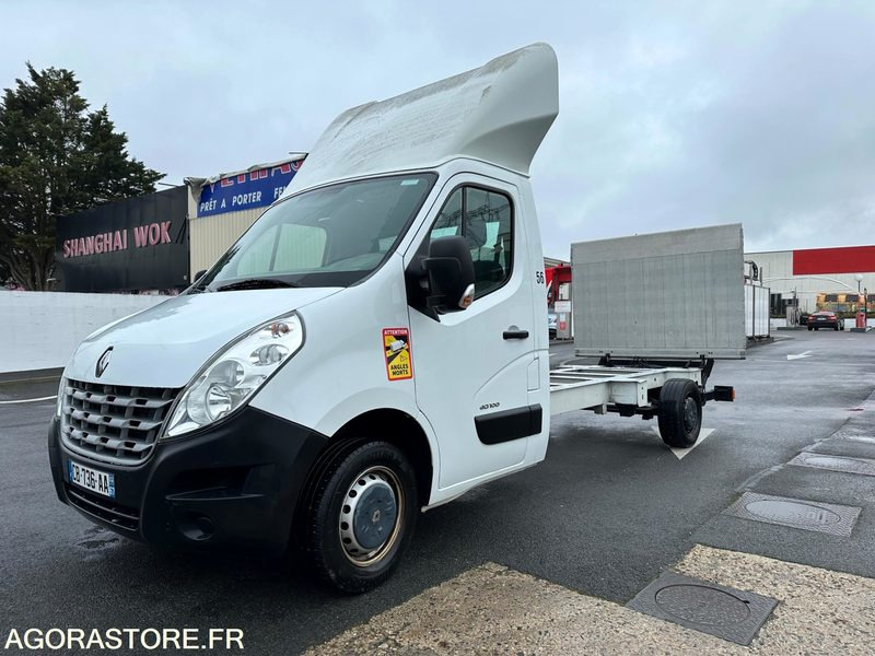Renault Master III 2.3 DCI Plateau avec Hayon - Alvaz teherautó: 2 kép. Renault Master III 2.3 DCI Plateau avec Hayon - Alvaz teherautó: 2 kép.