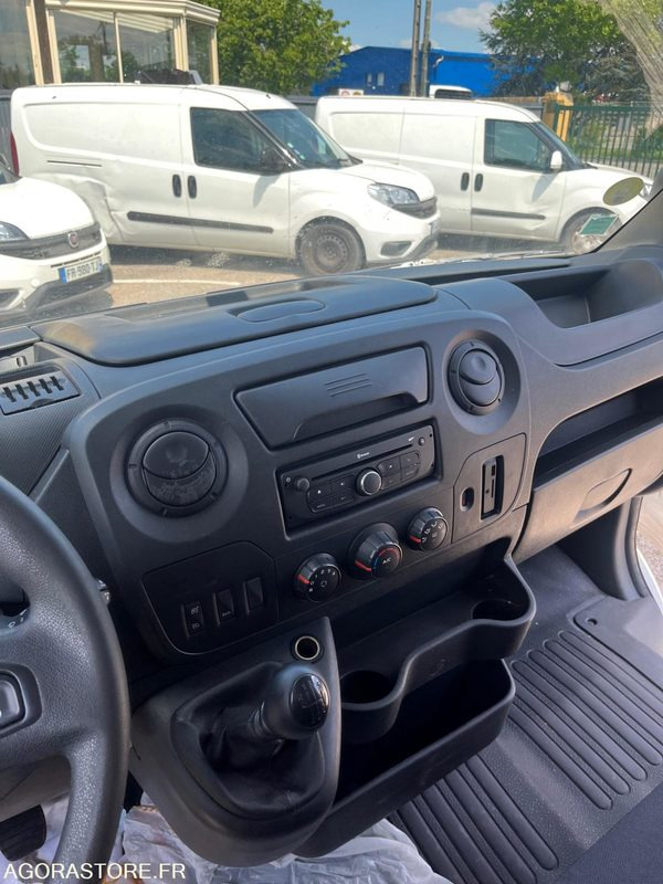 Renault Master III FG - 2019- 95 600km - Kis furgon: 2 kép. Renault Master III FG - 2019- 95 600km - Kis furgon: 2 kép.