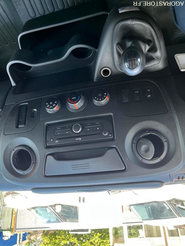Renault Master L1H1 Grand Confort Blanc - 2019 - 148 030km - Kis furgon: 5 kép. Renault Master L1H1 Grand Confort Blanc - 2019 - 148 030km - Kis furgon: 5 kép.