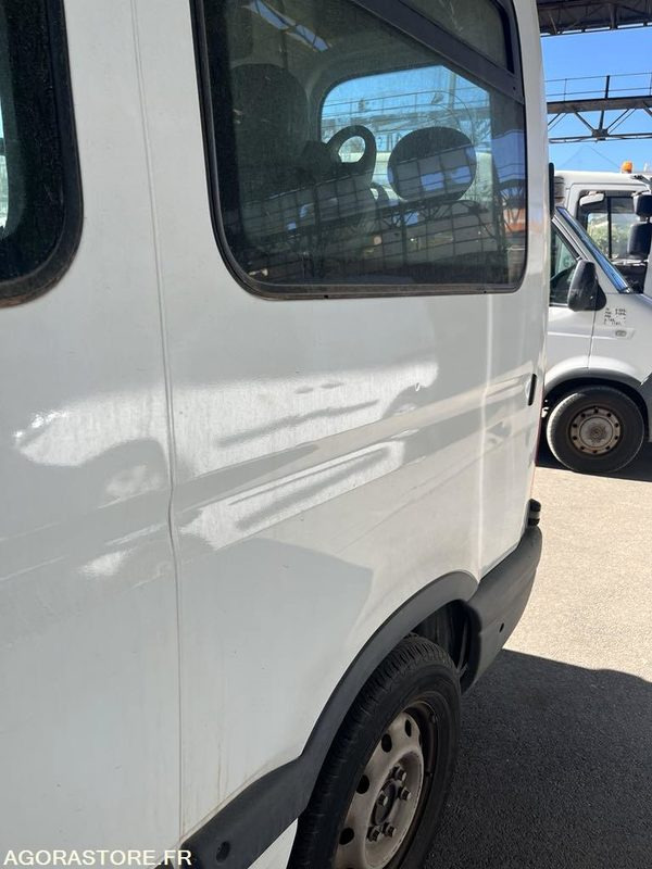Renault Master TCP 15 places - Minibusz, Kisbusz: 5 kép. Renault Master TCP 15 places - Minibusz, Kisbusz: 5 kép.
