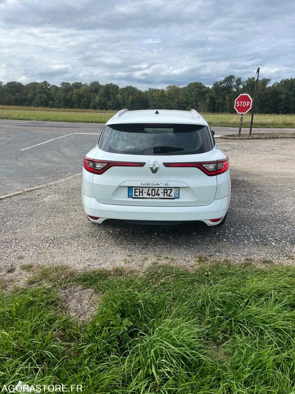 Renault Mégane 4 -2016 - 179 800 km - Kombi: 3 kép. Renault Mégane 4 -2016 - 179 800 km - Kombi: 3 kép.