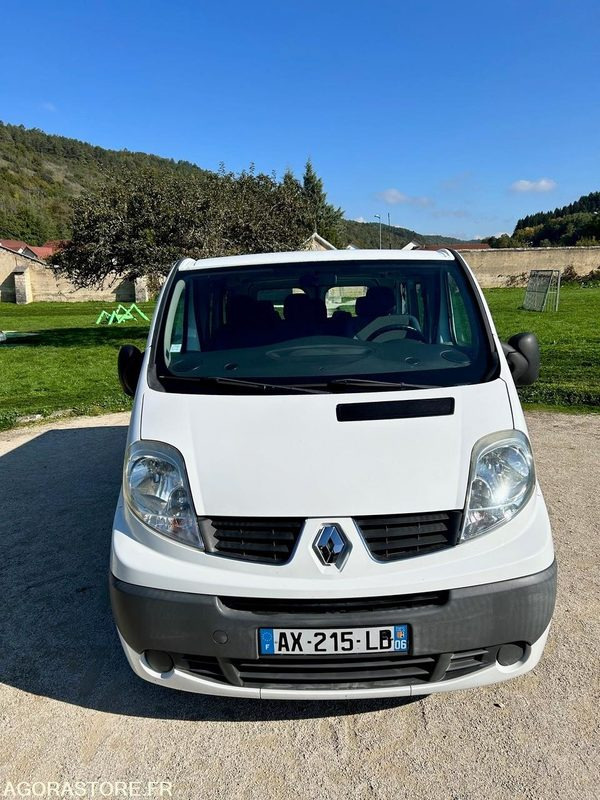 Renault Trafic 2 - 2010 - 141000 kms - Minibusz, Kisbusz: 2 kép. Renault Trafic 2 - 2010 - 141000 kms - Minibusz, Kisbusz: 2 kép.