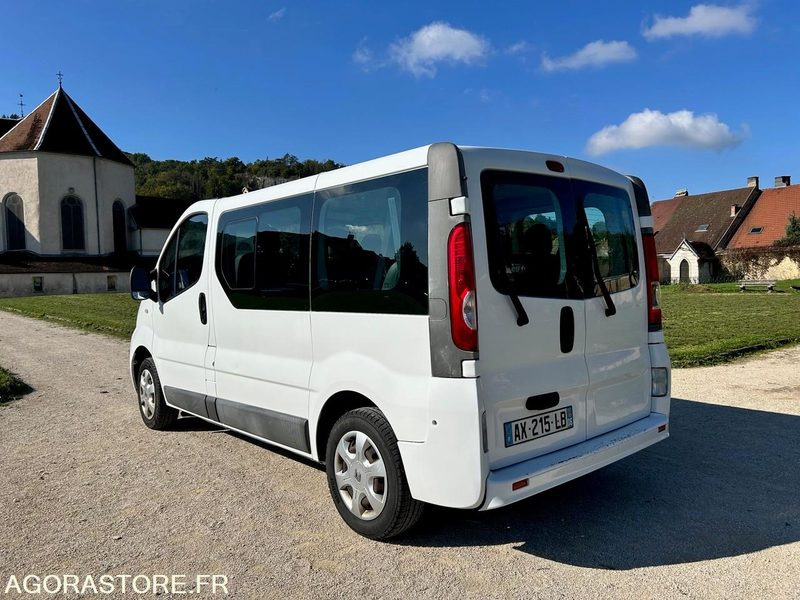 Renault Trafic 2 - 2010 - 141000 kms - Minibusz, Kisbusz: 4 kép. Renault Trafic 2 - 2010 - 141000 kms - Minibusz, Kisbusz: 4 kép.