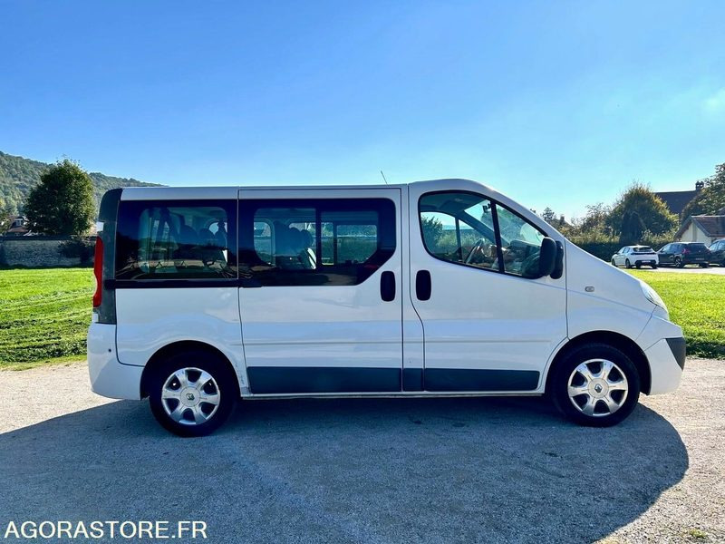 Renault Trafic 2 - 2010 - 141000 kms - Minibusz, Kisbusz: 5 kép. Renault Trafic 2 - 2010 - 141000 kms - Minibusz, Kisbusz: 5 kép.