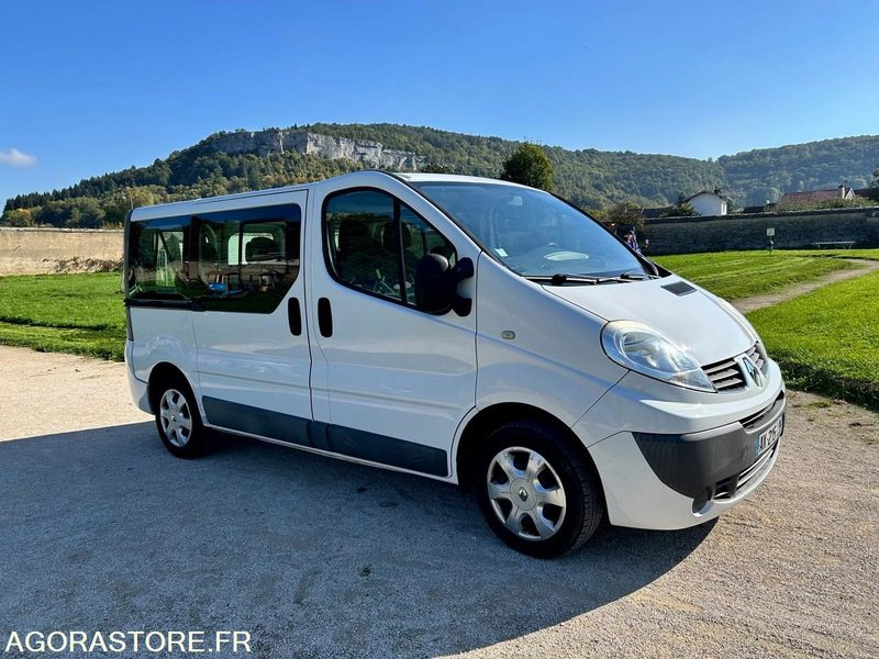 Renault Trafic 2 - 2010 - 141000 kms - Minibusz, Kisbusz: 1 kép. Renault Trafic 2 - 2010 - 141000 kms - Minibusz, Kisbusz: 1 kép.