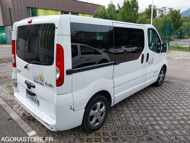 Renault Trafic - 2012 - 101452 kms - Minibusz, Kisbusz: 3 kép. Renault Trafic - 2012 - 101452 kms - Minibusz, Kisbusz: 3 kép.