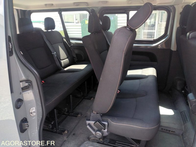 Renault Trafic 2017 114300 kms - Minibusz, Kisbusz: 4 kép. Renault Trafic 2017 114300 kms - Minibusz, Kisbusz: 4 kép.