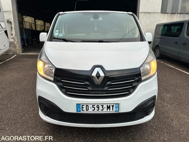 Renault Trafic 8 places / ED-593-MY / 463 642kms - Minibusz, Kisbusz: 2 kép. Renault Trafic 8 places / ED-593-MY / 463 642kms - Minibusz, Kisbusz: 2 kép.