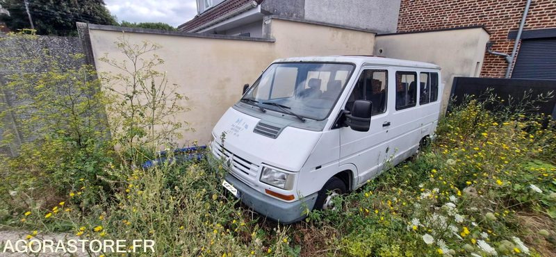 Renault Trafic 9 places 1997 33855 km - Minibusz, Kisbusz: 1 kép. Renault Trafic 9 places 1997 33855 km - Minibusz, Kisbusz: 1 kép.