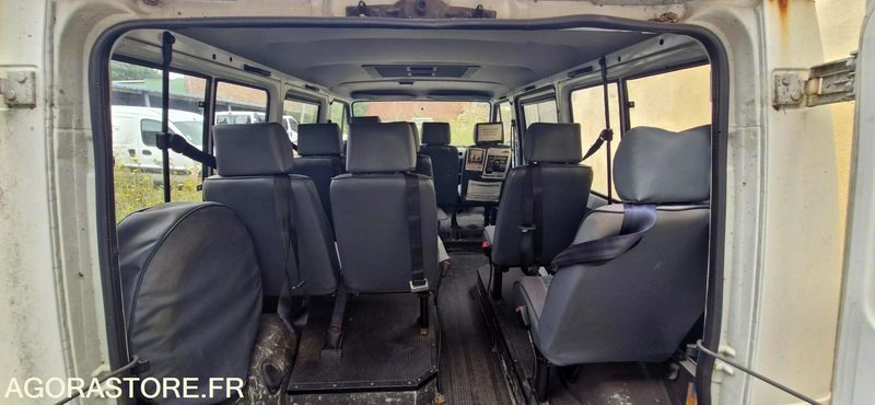 Renault Trafic 9 places 1997 33855 km - Minibusz, Kisbusz: 4 kép. Renault Trafic 9 places 1997 33855 km - Minibusz, Kisbusz: 4 kép.