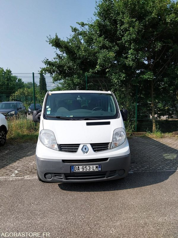Renault Trafic 9 places DA-953-LM de 2013 avec 135 698 kms - Minibusz, Kisbusz: 3 kép. Renault Trafic 9 places DA-953-LM de 2013 avec 135 698 kms - Minibusz, Kisbusz: 3 kép.