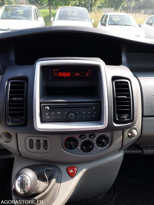 Renault Trafic 9 places DA-953-LM de 2013 avec 135 698 kms - Minibusz, Kisbusz: 4 kép. Renault Trafic 9 places DA-953-LM de 2013 avec 135 698 kms - Minibusz, Kisbusz: 4 kép.