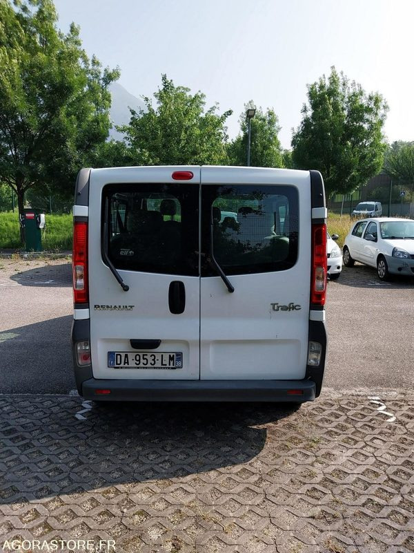 Renault Trafic 9 places DA-953-LM de 2013 avec 135 698 kms - Minibusz, Kisbusz: 5 kép. Renault Trafic 9 places DA-953-LM de 2013 avec 135 698 kms - Minibusz, Kisbusz: 5 kép.