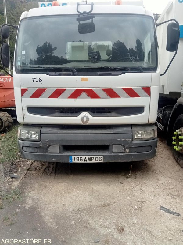 Renault Véhicule Industriel - Polybenne Premium 250 - Horgos rakodó teherautó: 1 kép. Renault Véhicule Industriel - Polybenne Premium 250 - Horgos rakodó teherautó: 1 kép.