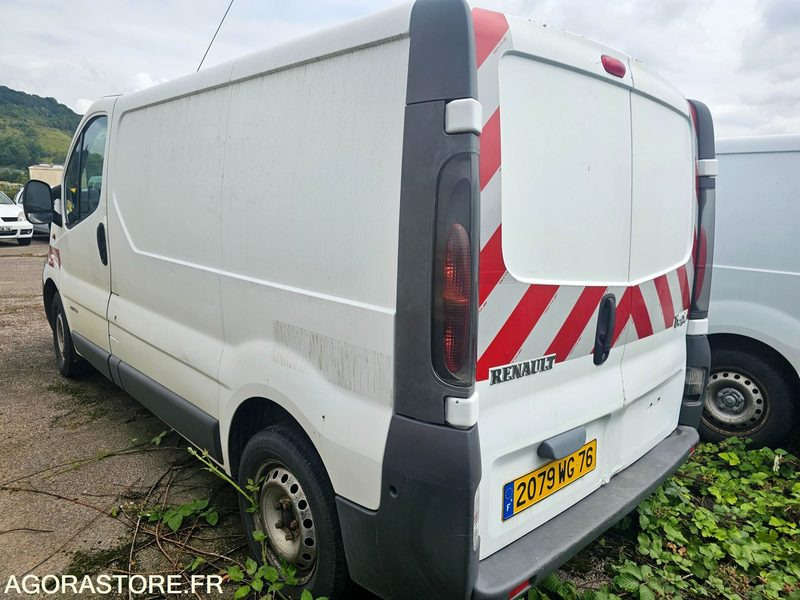 Renault trafic - 2003 - 344971km - 2079WG76 - Furgon: 5 kép. Renault trafic - 2003 - 344971km - 2079WG76 - Furgon: 5 kép.