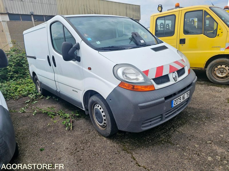 Renault trafic - 2003 - 344971km - 2079WG76 - Furgon: 2 kép. Renault trafic - 2003 - 344971km - 2079WG76 - Furgon: 2 kép.