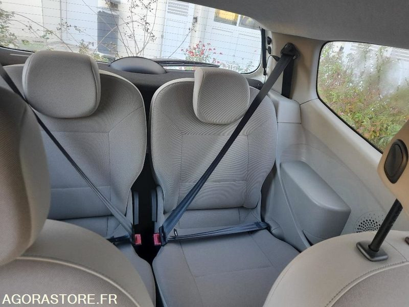 Renaut Twingo AW899MR de 2011 - 44374km - Autó: 4 kép. Renaut Twingo AW899MR de 2011 - 44374km - Autó: 4 kép.