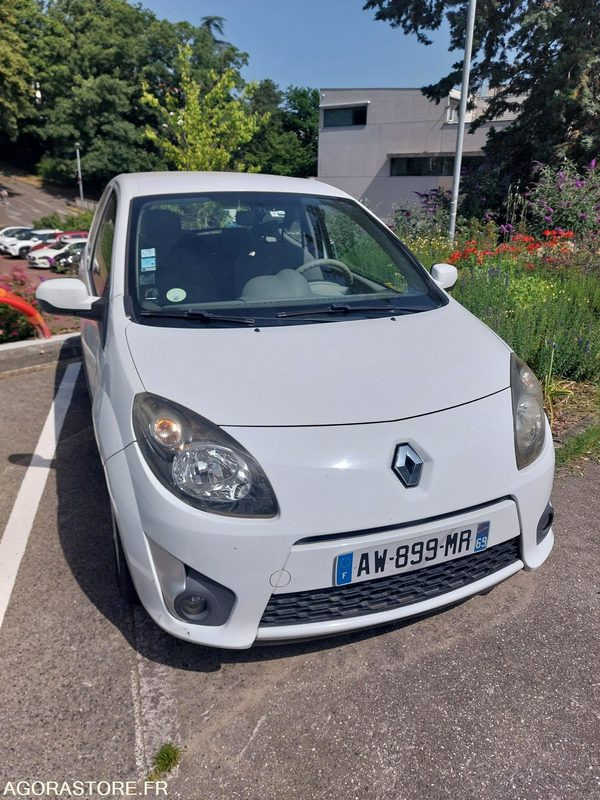 Renaut Twingo AW899MR de 2011 - 44374km - Autó: 2 kép. Renaut Twingo AW899MR de 2011 - 44374km - Autó: 2 kép.