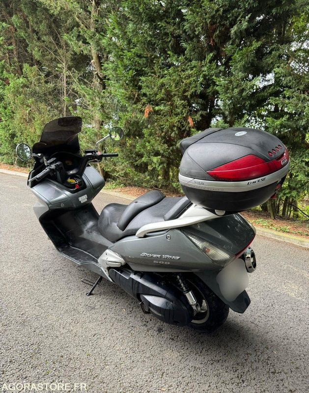 SCOOTER-HONDA-600-SILVER WING-ABS - Motorkerékpár: 3 kép. SCOOTER-HONDA-600-SILVER WING-ABS - Motorkerékpár: 3 kép.