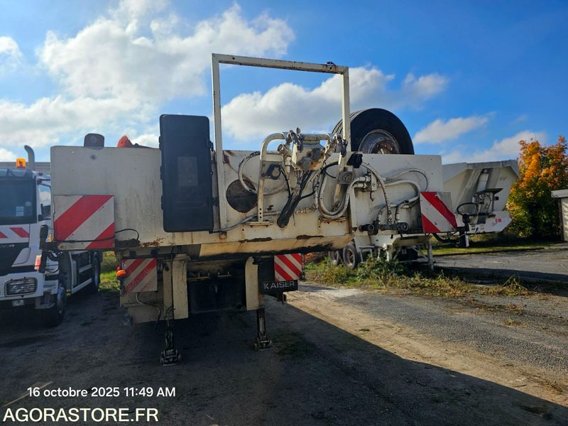 SEMI-REMORQUE PORTE ENGIN KAISER - 2001 - 128CLW77 (MPE057) - Pótkocsi mélybölcsős: 4 kép. SEMI-REMORQUE PORTE ENGIN KAISER - 2001 - 128CLW77 (MPE057) - Pótkocsi mélybölcsős: 4 kép.