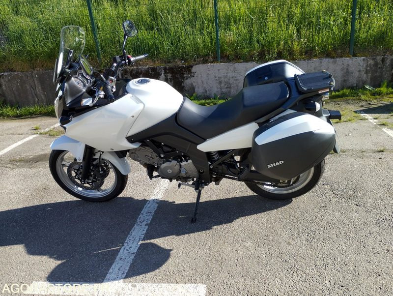 SUZUKI DL650 VSTROM 16500kms - 2009 - Motorkerékpár: 2 kép. SUZUKI DL650 VSTROM 16500kms - 2009 - Motorkerékpár: 2 kép.