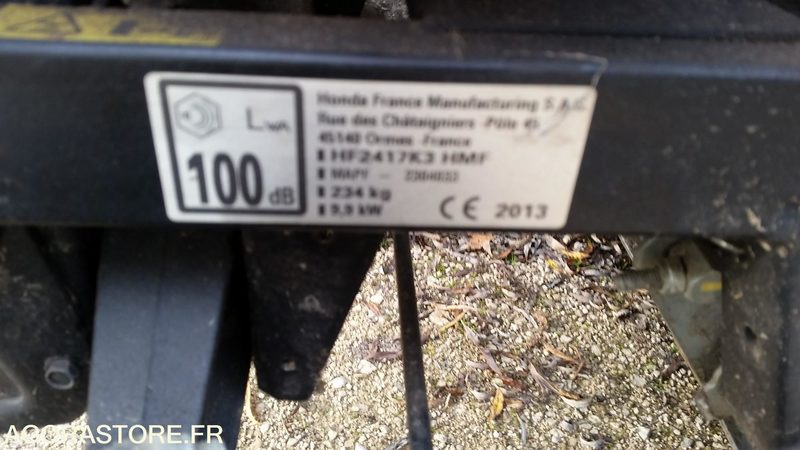 TONDEUSE AUTOPORTEE HONDA F2417 - Kerti fűkasza: 5 kép. TONDEUSE AUTOPORTEE HONDA F2417 - Kerti fűkasza: 5 kép.
