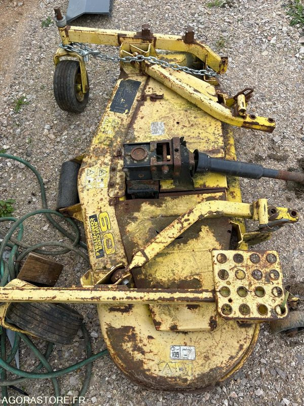 TONDEUSE AUTOPORTEE JOHN DEERE - Kerti fűkasza: 3 kép. TONDEUSE AUTOPORTEE JOHN DEERE - Kerti fűkasza: 3 kép.