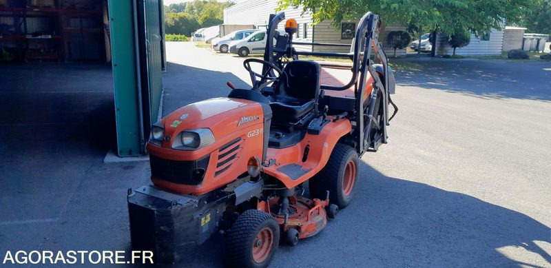 TONDEUSE AUTOPORTEE KUBOTA G23 - Kerti fűkasza: 1 kép. TONDEUSE AUTOPORTEE KUBOTA G23 - Kerti fűkasza: 1 kép.