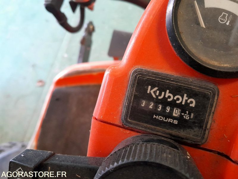 TONDEUSE KUBOTA F3680 DE 2012 - Kerti fűkasza: 4 kép. TONDEUSE KUBOTA F3680 DE 2012 - Kerti fűkasza: 4 kép.