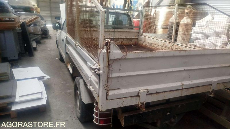 TOYOTA HILUX - 225000KM - 2003 - Billenőplatós kisteherautó: 1 kép. TOYOTA HILUX - 225000KM - 2003 - Billenőplatós kisteherautó: 1 kép.