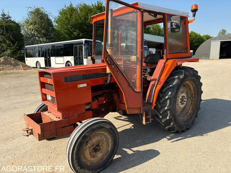 TRACTEUR AGRICOLE RENAULT 421 - Traktor: 2 kép. TRACTEUR AGRICOLE RENAULT 421 - Traktor: 2 kép.