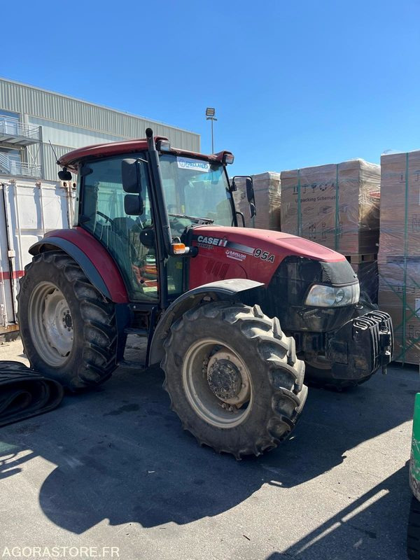 TRACTEUR CASE FARMALL95 - FD902NC - 2019 - 712 HEURES - Traktor: 1 kép. TRACTEUR CASE FARMALL95 - FD902NC - 2019 - 712 HEURES - Traktor: 1 kép.