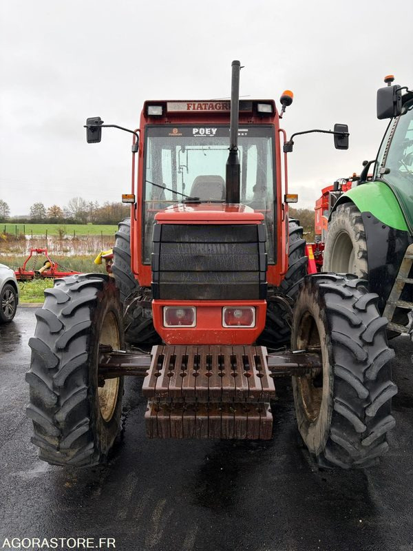 TRACTEUR FIATAGRI F100DT WINNER - 6400H - 1993 - Traktor: 2 kép. TRACTEUR FIATAGRI F100DT WINNER - 6400H - 1993 - Traktor: 2 kép.