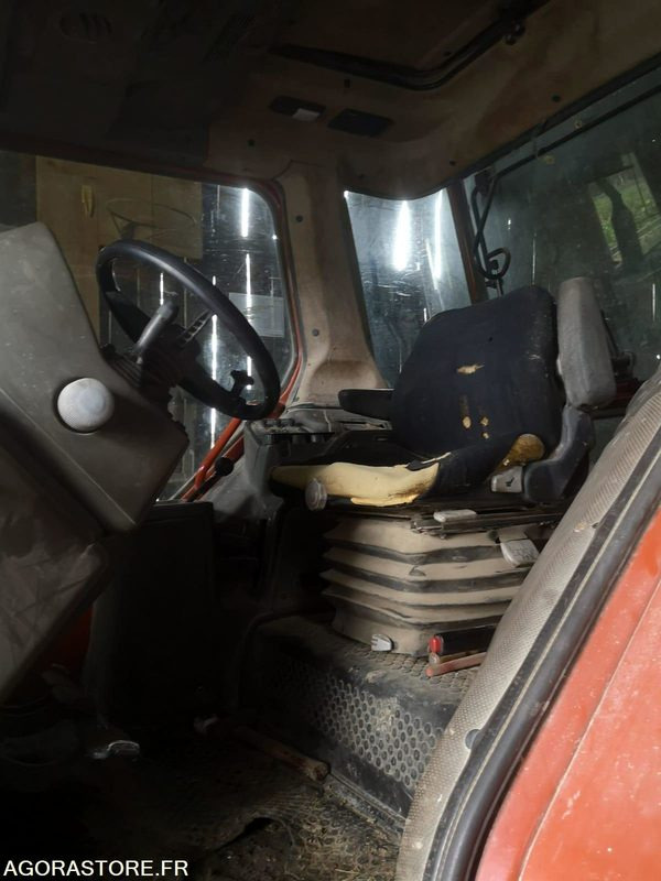 TRACTEUR FIATAGRI F100DT WINNER - 6400H - 1993 - Traktor: 5 kép. TRACTEUR FIATAGRI F100DT WINNER - 6400H - 1993 - Traktor: 5 kép.