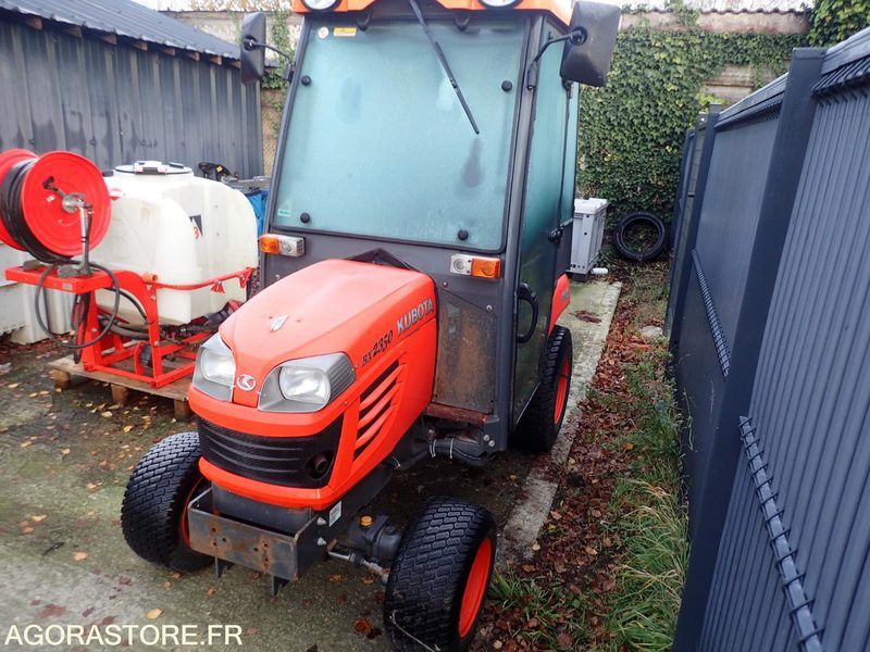 TRACTEUR KUBOTA BX2350 - Traktor: 3 kép. TRACTEUR KUBOTA BX2350 - Traktor: 3 kép.