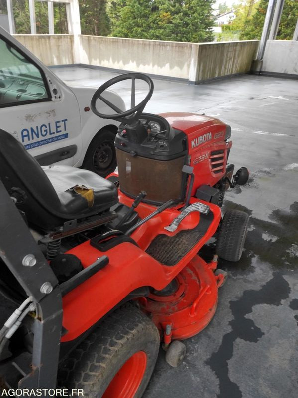 TRACTEUR KUBOTA G23 - Kerti fűkasza: 4 kép. TRACTEUR KUBOTA G23 - Kerti fűkasza: 4 kép.