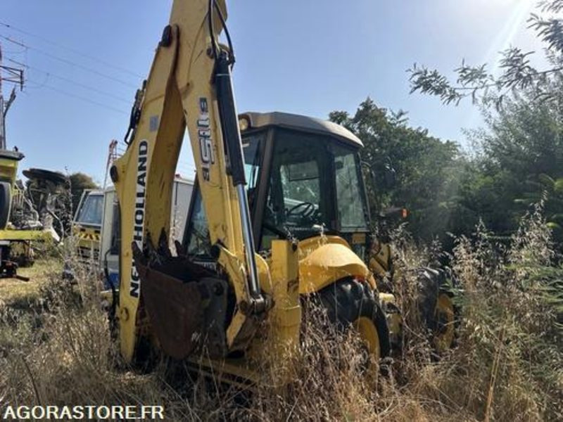 TRACTOPELLE NEW HOLLAND B115B - 2628H - 2009 - Kotrórakodó: 1 kép. TRACTOPELLE NEW HOLLAND B115B - 2628H - 2009 - Kotrórakodó: 1 kép.