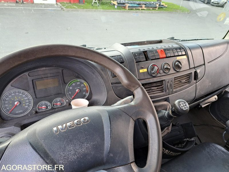 CAMION BENNE GRUE IVECO - 2014 / 240742 KM - Teherautó: 4 kép. CAMION BENNE GRUE IVECO - 2014 / 240742 KM - Teherautó: 4 kép.